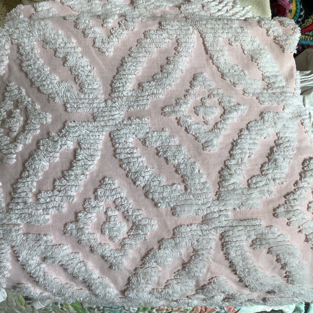 Vintage 1950s pink white tufted chenille bedspread 87x100